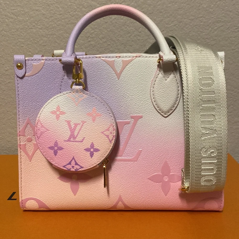 Louis Vuitton Sunrise Pastel Onthego PM - Picture 7 of 10